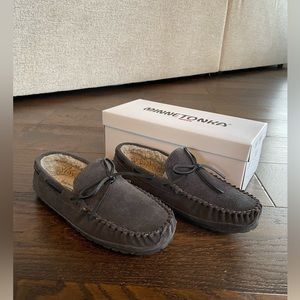 NEW Men’s Minnetonka Casey Moccasin Slippers